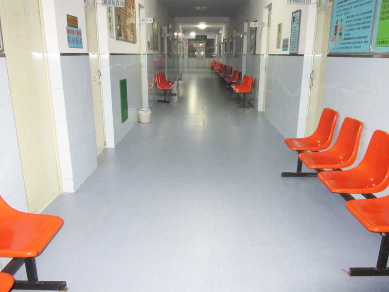 pvc運(yùn)動(dòng)地板泡水后該怎么處理？