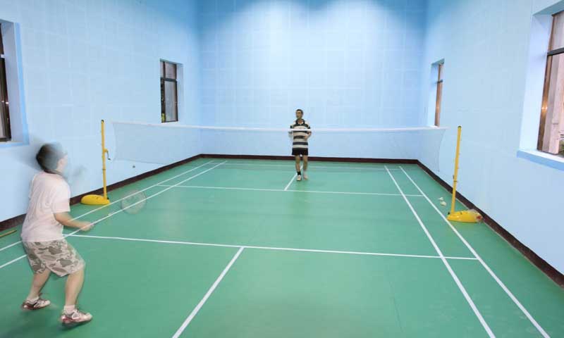 羽毛球地板不僅要質(zhì)量過關(guān)更要鋪裝好